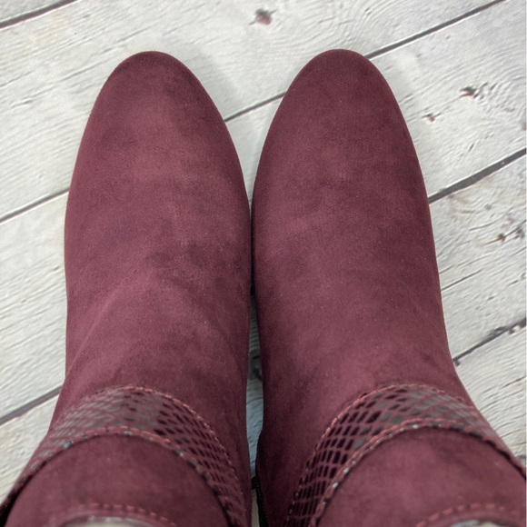 KAREN SCOTT Wine Snakeskin Ivyy Booties - Picture 8 of 16